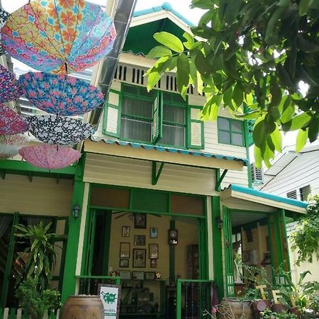 Baan Tepa Boutique House Bed & Breakfast Bangkok Exterior photo